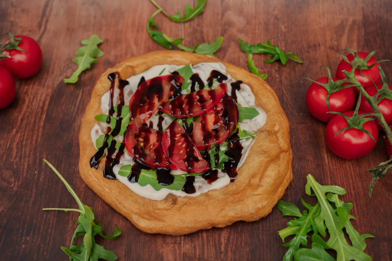 Frisch belegter Langos von Maiki's
